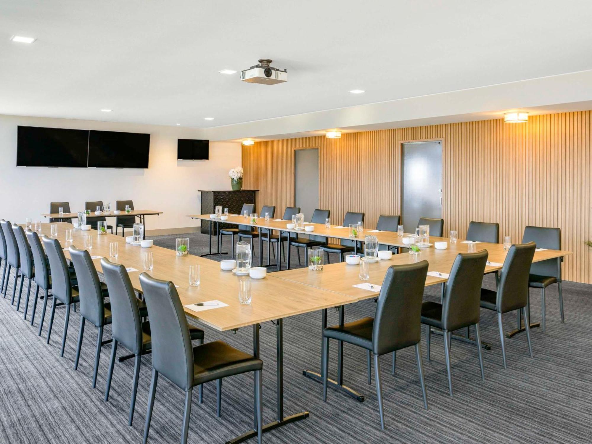 Hotel Mantra Melbourne Melton Exterior foto